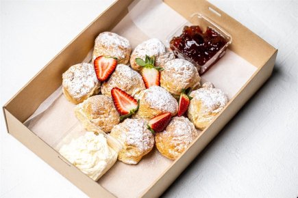 English scones, strawberry preserve, whipped cream - 20 piece platter box